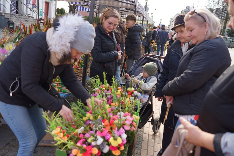 Na deptaku na Warszawskiej trwa Ciechanowski Jarmark Wielkanocny
